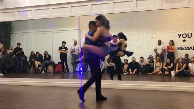 JJ & Daisy - Buscando Una Nena Acro-Bachata смотреть онлайн