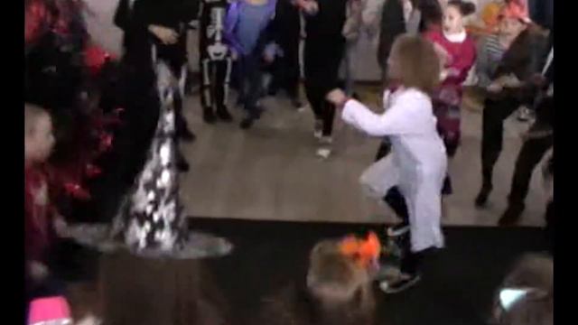 Кліп Свято Halloween 2017. Центр Розвитку Дітей STEP by STEP. смотреть онлайн