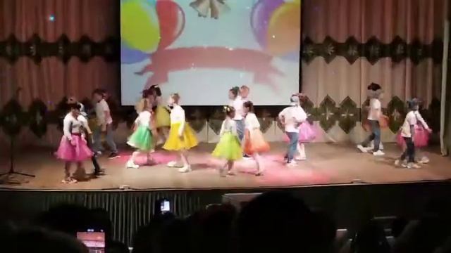 Танцевальный коллектив "Радуга". ГУО "Гимназия г.Добруша " Танец "Зажигай" смотреть онлайн