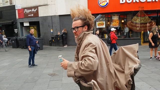 Amazing Living Human Statue | Statue | Street Performers