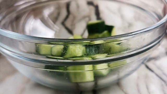 Мой "ходовой" САЛАТ который побил все рекорды по скорости приготовления. Самый вкусный овощной салат смотреть онлайн