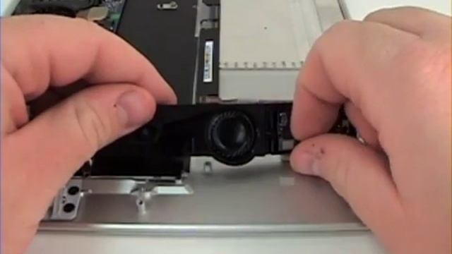 Macbook Air Repair - Speaker Removal смотреть онлайн