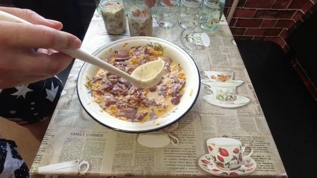 Вкусная еда для путешествий. Очень вкусная печень цыплёнка и пупочки курицы в автоклаве смотреть онлайн