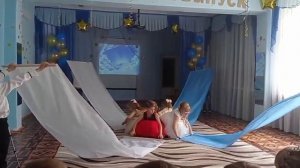 Танец на выпускном с полотнами "Небо" МБДОУ №191, г. Иваново