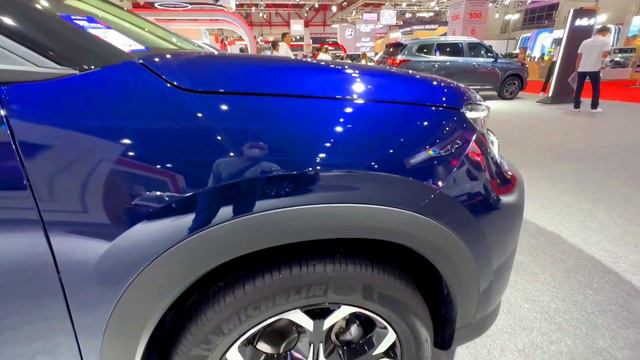 These Two Compact SUVs Comparison 2023 Citroen C5 Aircross Vs 2023 BMW X1 смотреть онлайн