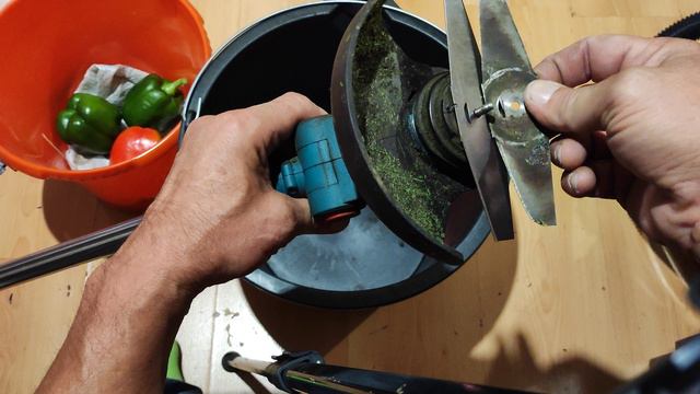 Ремонт насадки аккумуляторного триммера.