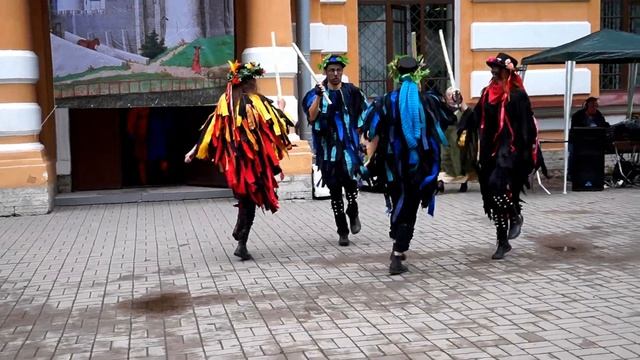 День города Петергоф. Танцы в средневековом городе. Happy Kelpie Morris Dance. смотреть онлайн