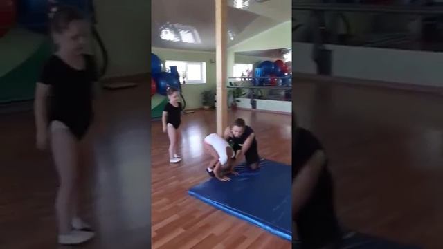 Учимся делать кувырок правильно