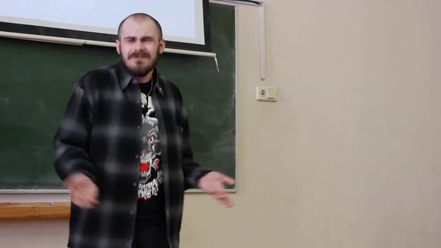 День Поэзии в ВятГГУ. Михаил Лицарев читает стих В.В. Маяковского смотреть онлайн