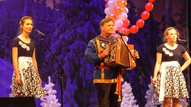 Гармонист Андрей Звонарёв "Раздолия) (частушки)+.MP4 смотреть онлайн