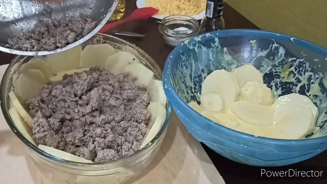 ? ?БЕЗУМНО  вкусная запеканка с картофелем, фаршем и грибами шампиньоны.
