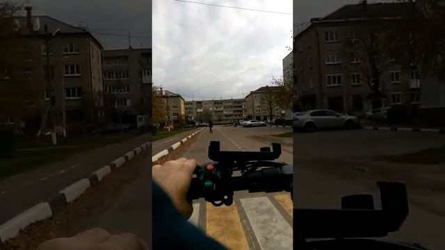 Еду по дороге на новом электросамокате смотреть онлайн