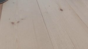 #половыетрудности Вывод заполнения швов шпунтованной доски шпаклёвкой из клея ПВА + опилки.