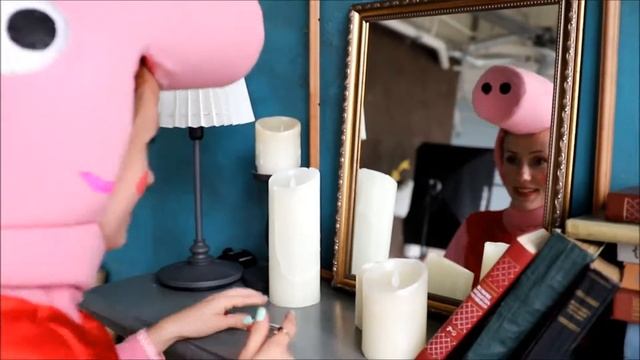 Свинка Пеппа готовится к съемкам))