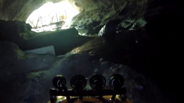 RC Crawler Axial HSP Inside Cave