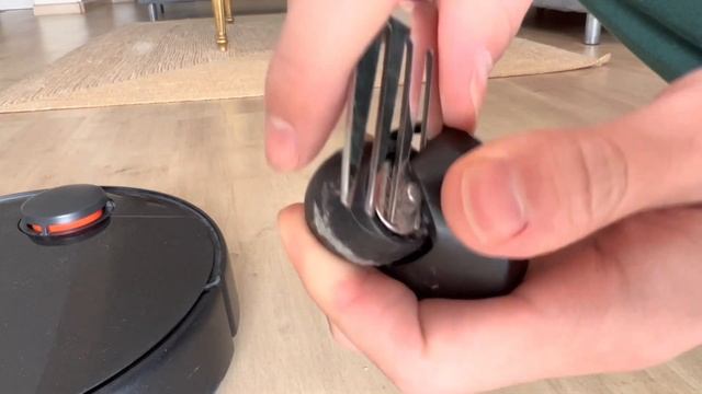 How to clean castor wheel (Mi Robot Vacuum) смотреть онлайн