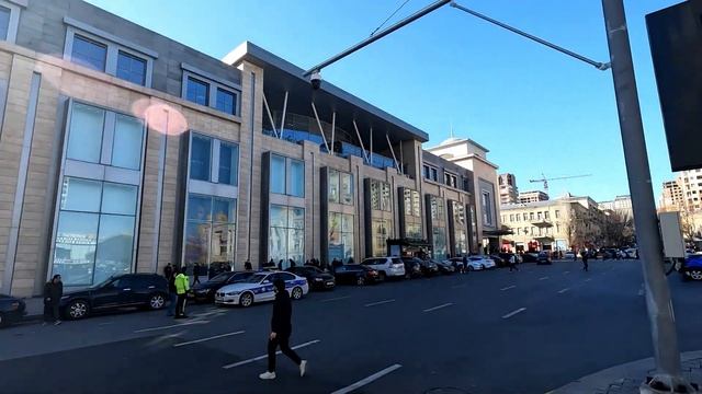 Прогулка по центру Баку около метро станции 28 мая 4K пешеходный тур смотреть онлайн