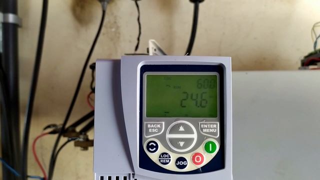 Parametrização CFW500 WEG dados motor, partida local e remoto смотреть онлайн