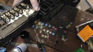 Volvo S60/V70 Fuse box removal and disassembly