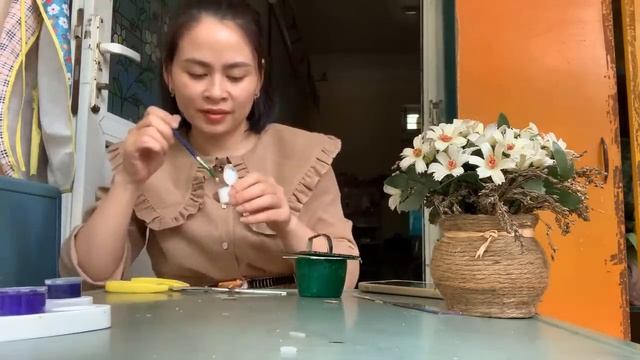 Hướng dẫn cách làm chiếc sô tái chế bằng vỏ sữa chua смотреть онлайн