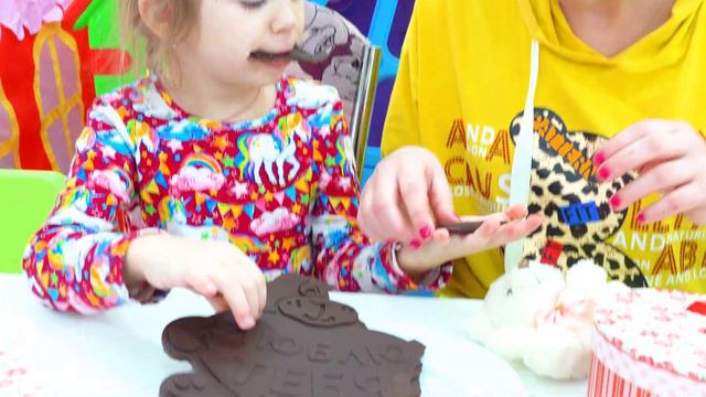 Алиса и мама - история для детей про вредные сладости и конфеты