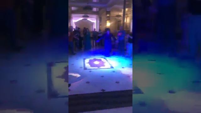 Танцуют друзья жениха...Пусть жизнь радует вас ребята!!! смотреть онлайн
