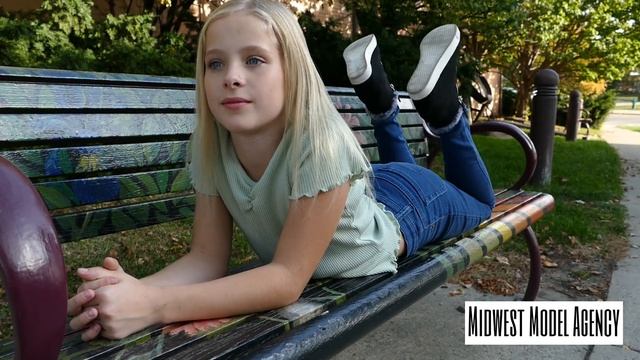 Emma and Claire Models - A Couple of Posers - Midwest Model Agency смотреть онлайн