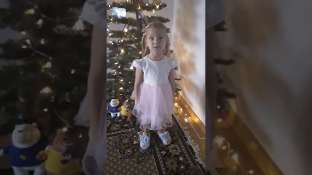 Новогодний стих от Лисёнка-Ёлочки иголочки скоро новый год. смотреть онлайн