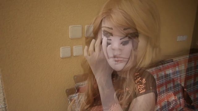 Female mask, nylon gloves and nylon layers legs смотреть онлайн