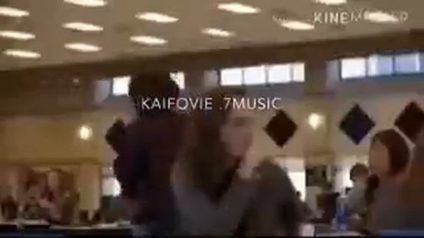 Парень заступился за девушку