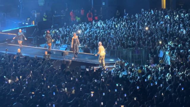 Robbie Williams - Monsoon (Live in Bologna, 20/01/2023) смотреть онлайн