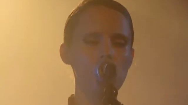 Anna Calvi - Suzanne & I смотреть онлайн