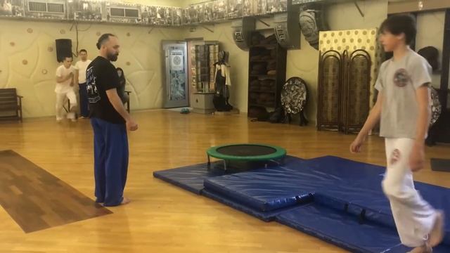 Работаем над сальто смотреть онлайн