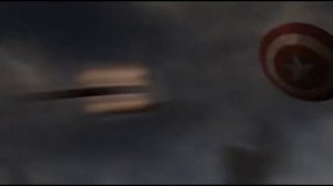 Капитан Америка поднимает Мьёльнир