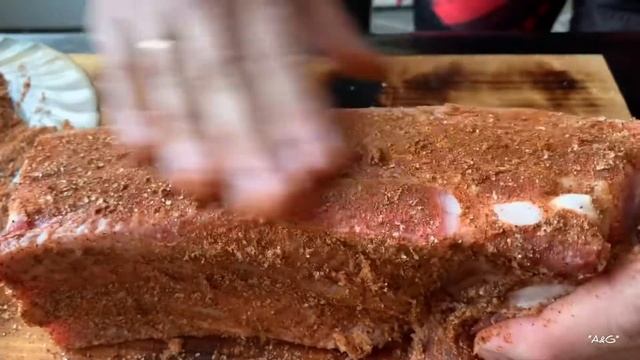 Ароматная и сочная свиная грудинка в духовке смотреть онлайн