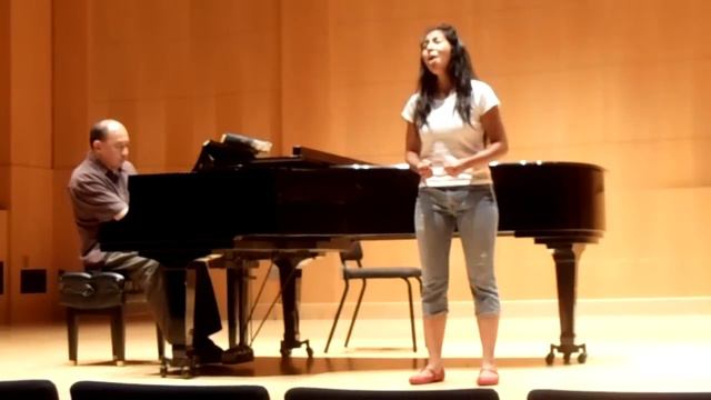 Reyna Cerca singing- Maybe This time (Cabaret) смотреть онлайн