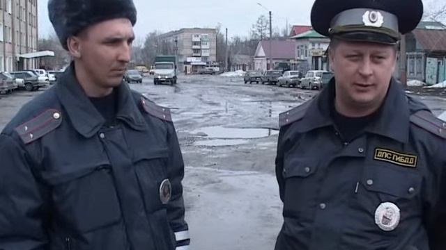 Инспекторы ГИБДД предотвратили беду. Апрель 2012 год. смотреть онлайн