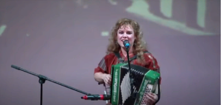 Наша Дарья - Песня о тревожной молодости смотреть онлайн