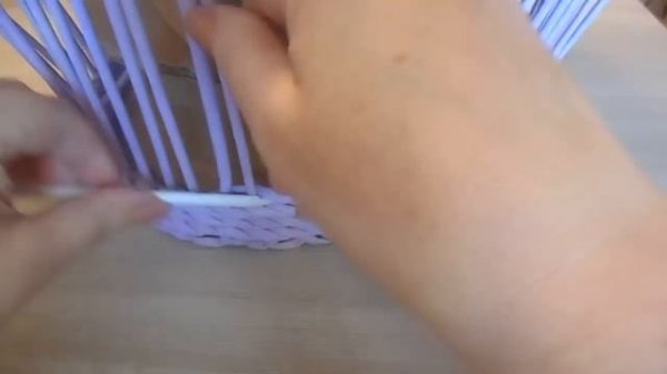 Плетение из газетных трубочек  Простой узор/Weaving newspaper tubes. Simple pattern