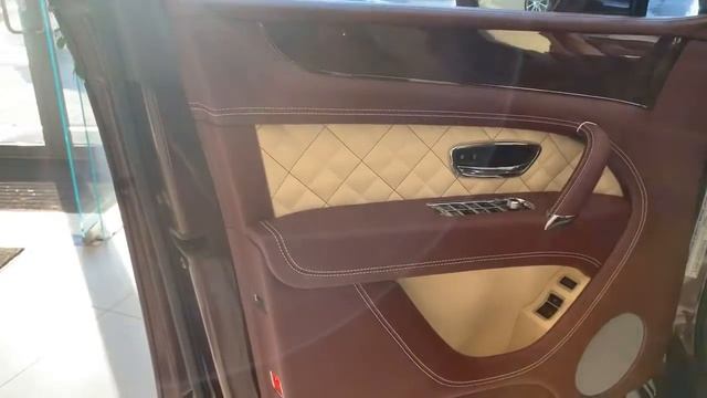 Купить Bentley Bentayga Diesel цвет: Cricket Ball смотреть онлайн