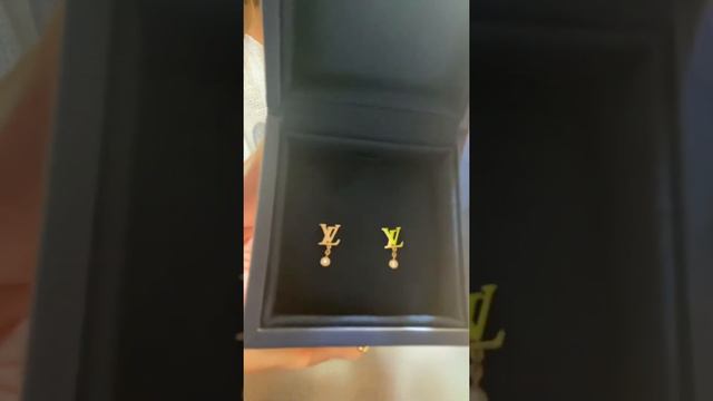 Unboxing LV Idylle Blossom ear studs смотреть онлайн