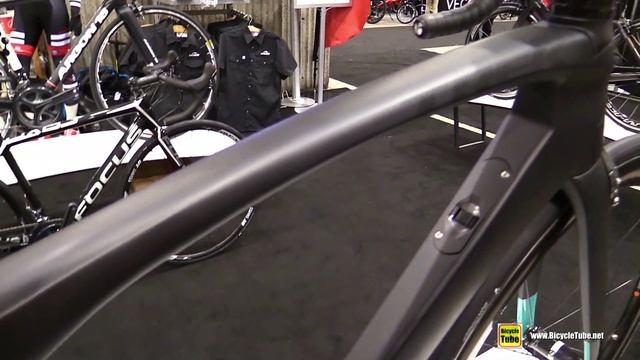 2016 Trek Madone 9 Road Bike - Walkaround - 2016 Salon Velo Montreal смотреть онлайн