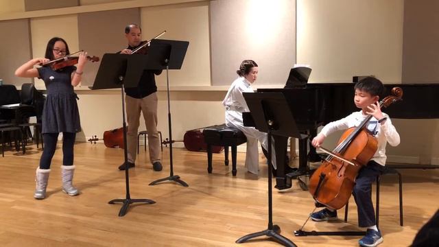 Chen-Shin Family Ensemble - The Imperial March (Darth Vader's Theme) смотреть онлайн
