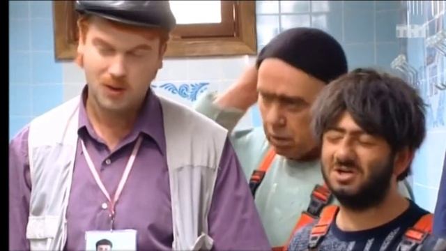 Наша Раша. Равшан и Джамшут - Бинокль в стене ванной (Олимпийские чемпионки) смотреть онлайн