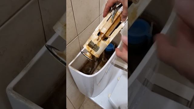 Ремонт на тоалетно казанче смотреть онлайн