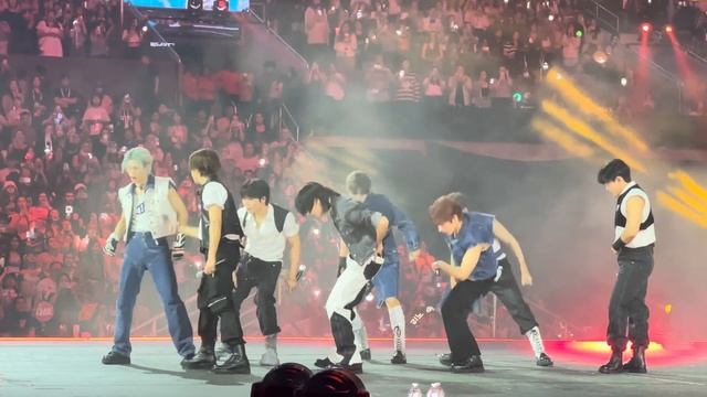 Stray Kids “KCON D3” Los Angeles 4K S-Class + District 9 + Super Bowl + God’s Menu + TOPLINE смотреть онлайн