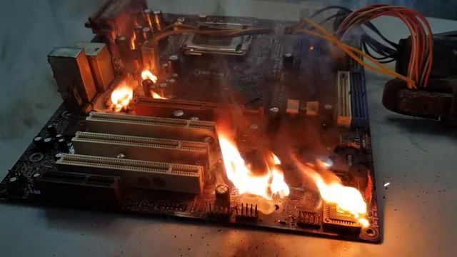 TOP EXPLODE PC Motherboards vs HIGH VOLTAGE !! (FIRE UP THE PC ) 220 VOLT Let's BLOW UP CAPACITORS смотреть онлайн