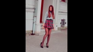 Девочка, юбочка выше коленки