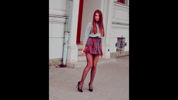 Девочка, юбочка выше коленки