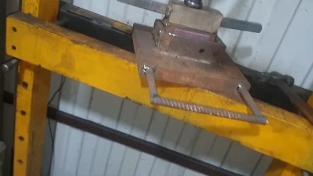 Гнем пластину на горячую. гидравлическом прессе. (руки базуки) смотреть онлайн